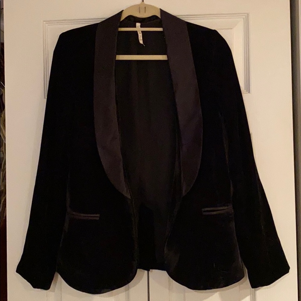 Willow & clay velvet blazer